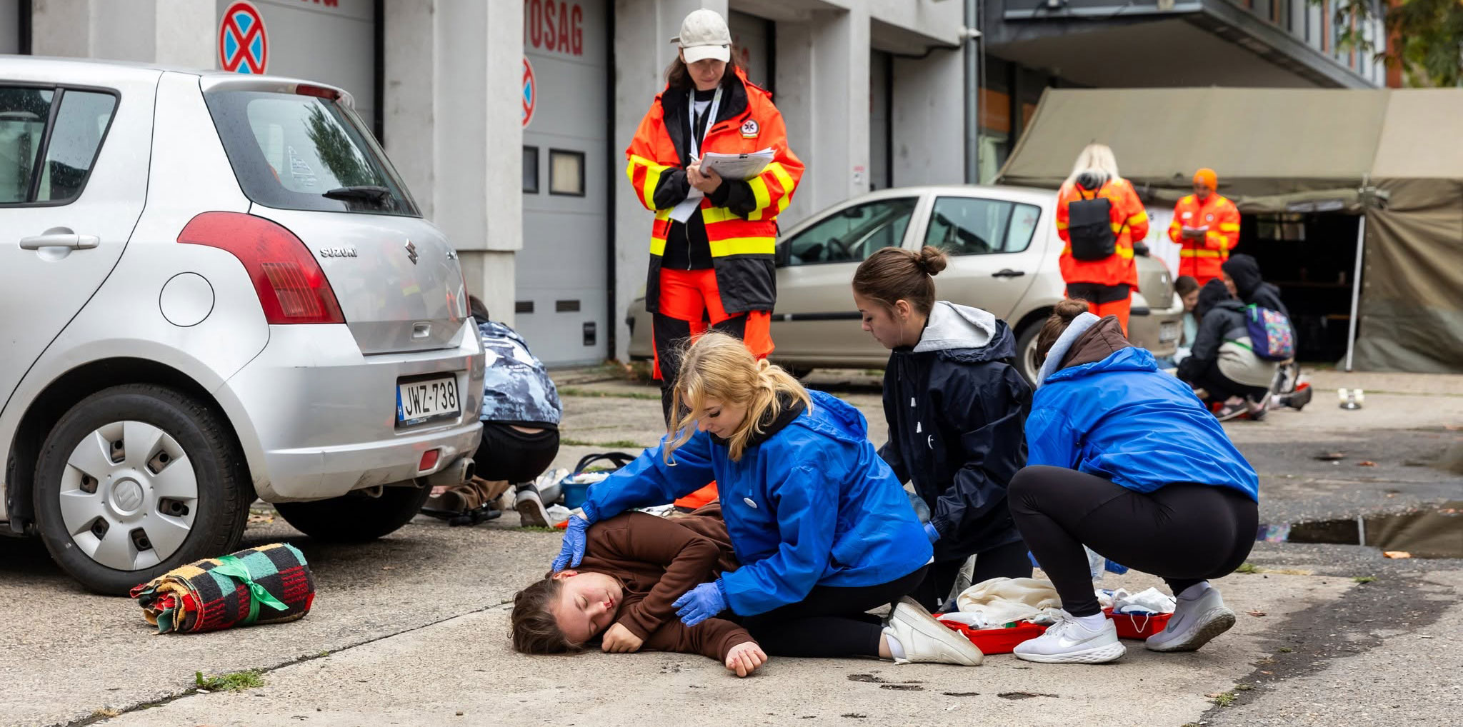 A jövő életmentői versenyeznek mélygarázsunkban